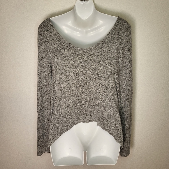 Anthropologie Akemi + Kim Lightweight Scoop Neck Sweater size Medium Petite - Picture 2 of 5